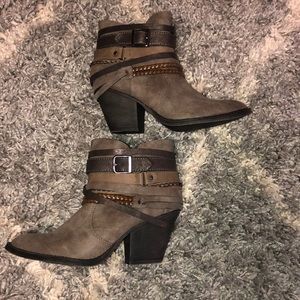 Super cute heeled ankle boots!